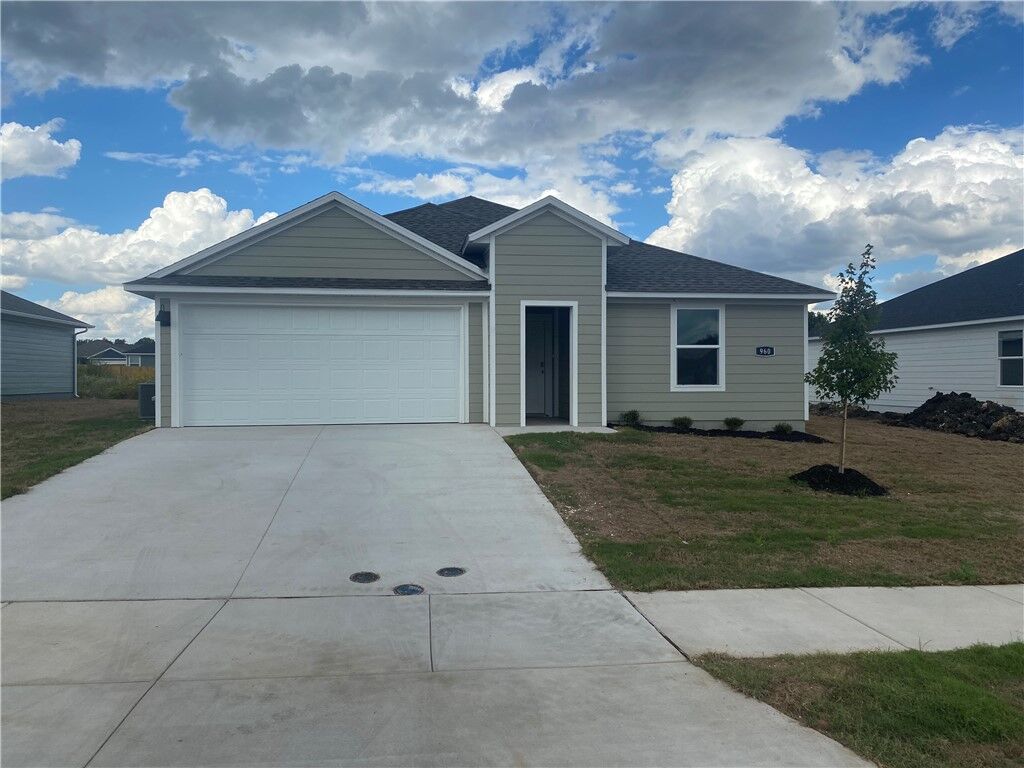 Property Photo: 960 Hudson Street AR 72753