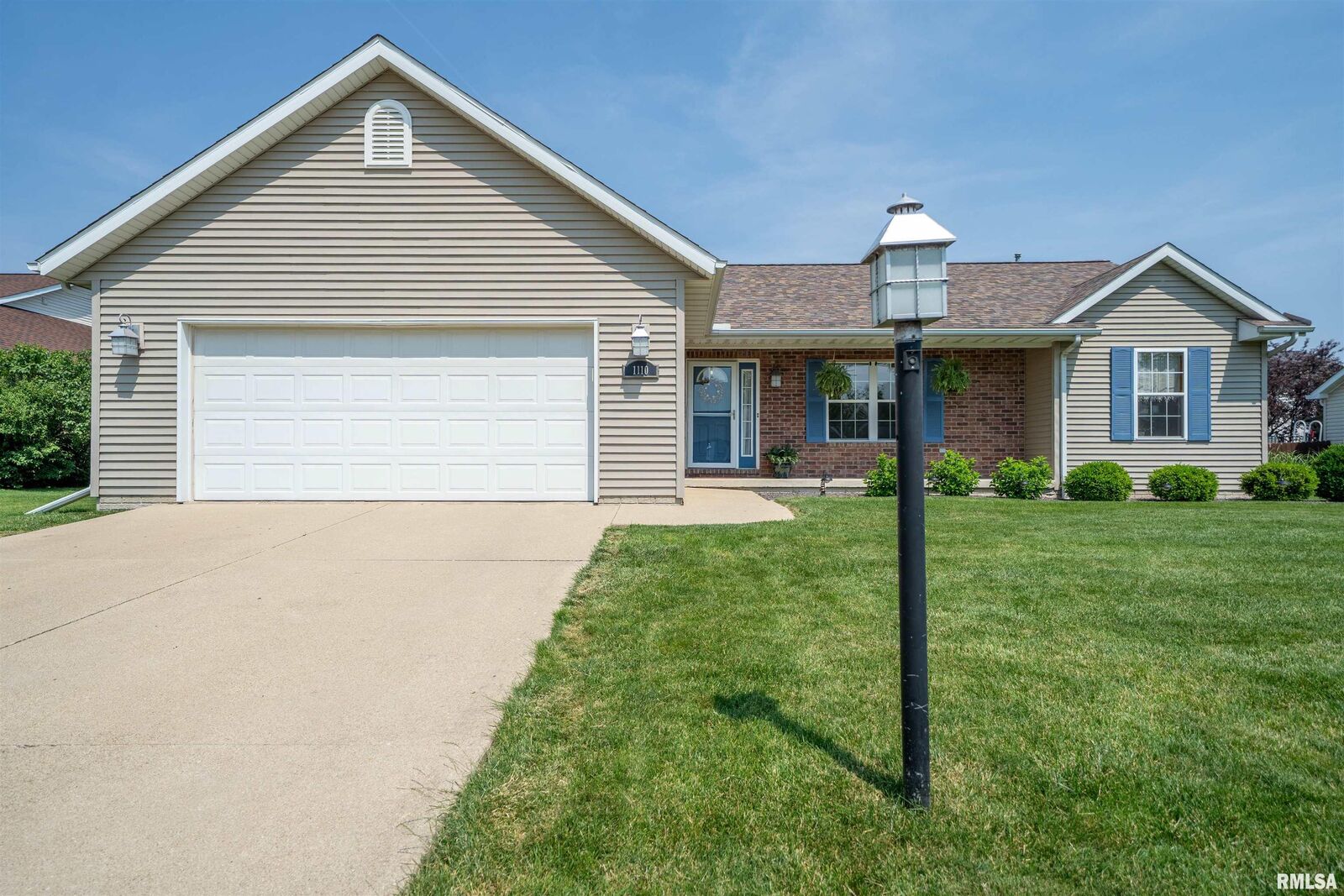Property Photo: 1110 Belsly Way IL 61548