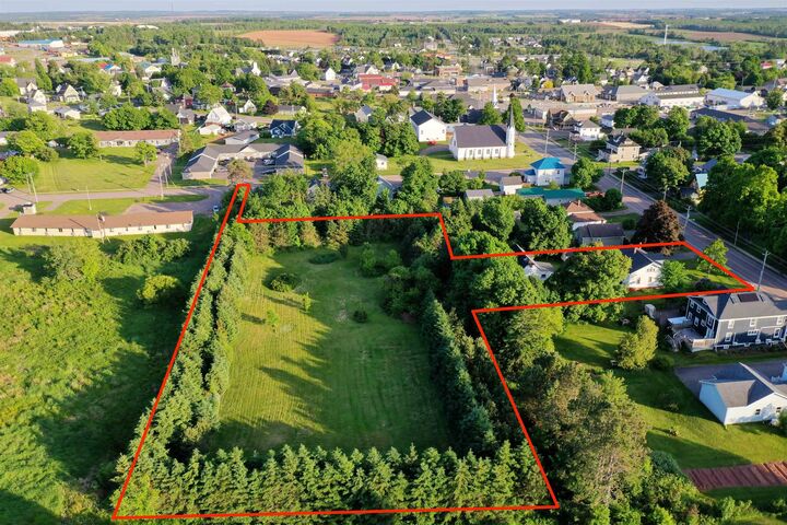 77 Broadway Street  Kensington PE C0B 1M0 photo