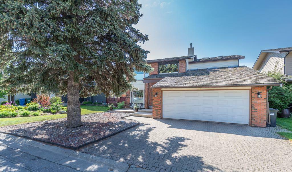 Photo de la propriété: 2527 Deer Side Drive SE AB T2J 5L7