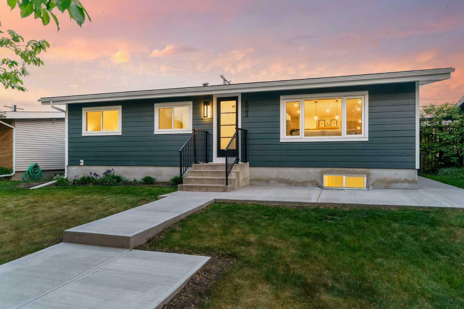 Property Photo:  823 104 Avenue SW  AB T2W 0A4 