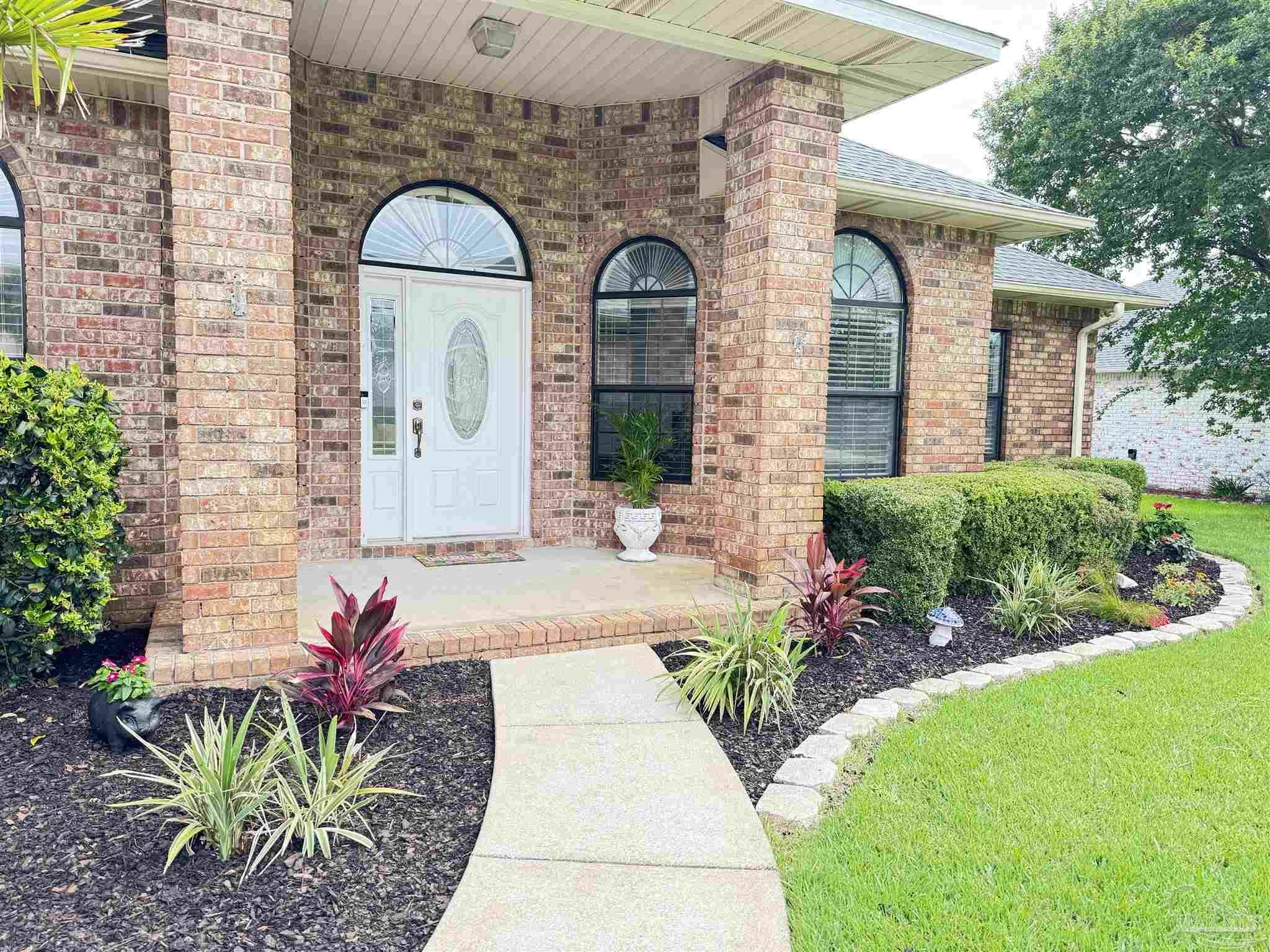 Property Photo: 3849 Saber Tooth Cir FL 32563