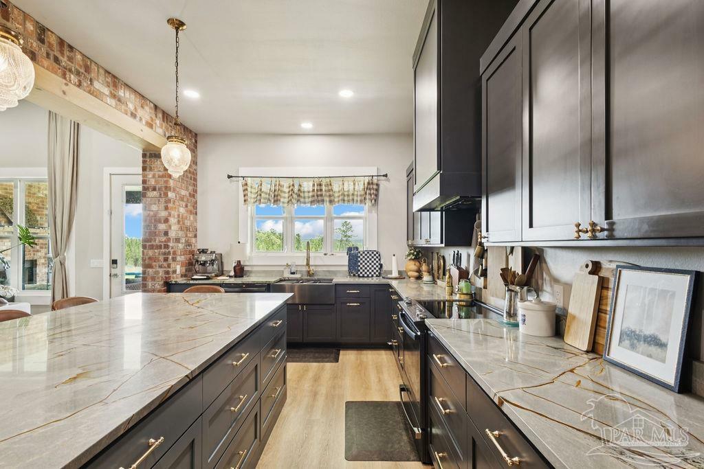 Property Photo: 7664 Buffalo Ridge Rd FL 32571
