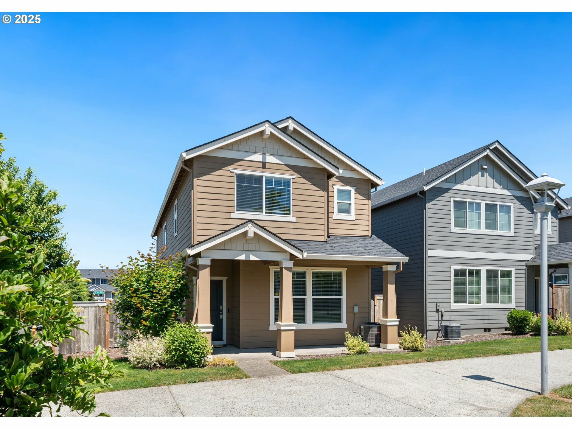 Property Photo: 2216 SE 16th Aly OR 97080