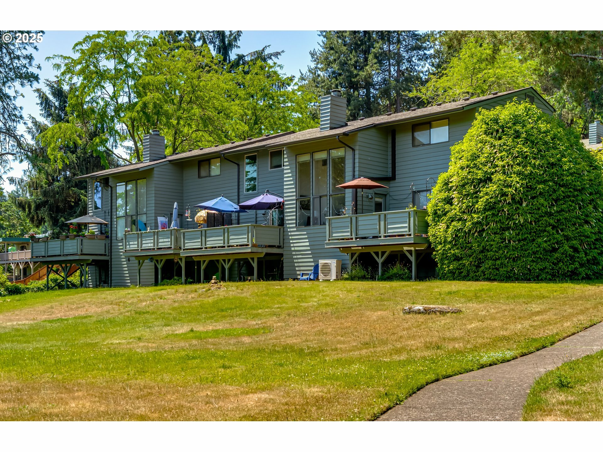 Property Photo: 4427 Fox Hollow Rd 5 OR 97405
