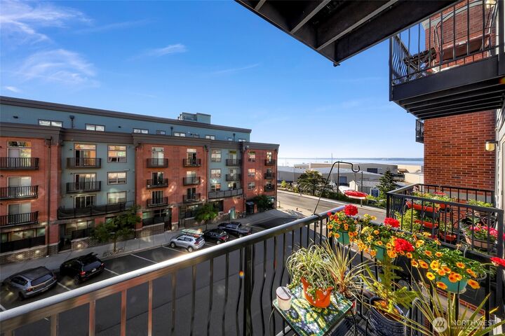 910  Harris Avenue 304  Bellingham WA 98225 photo