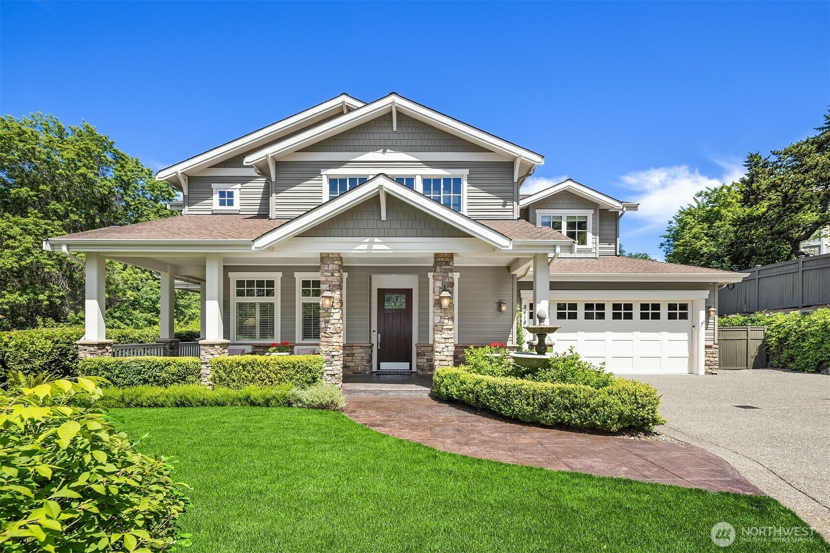 Property Photo: 8418 SE 44th Street WA 98040
