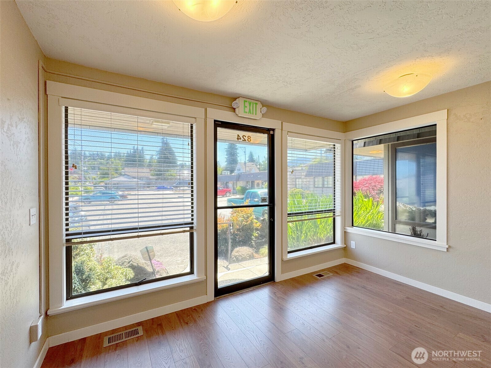 Property Photo: 824 E 8th Street A WA 98362