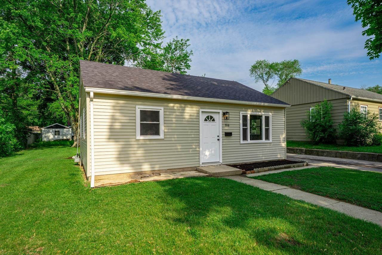 Property Photo:  916 N Independence  IL 61101 