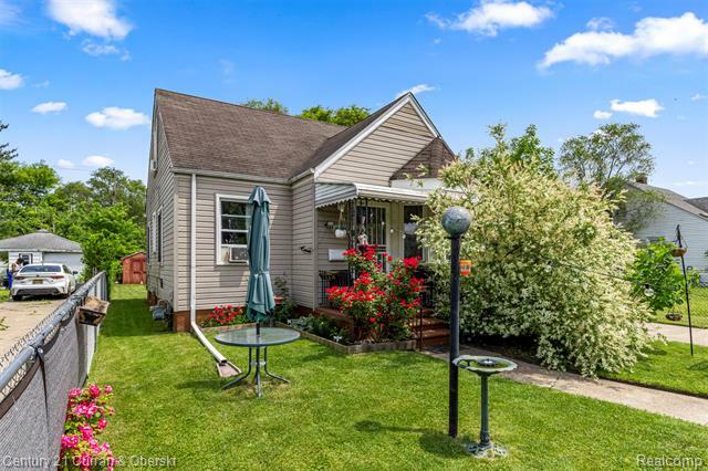 Property Photo: 8244 Westwood Street MI 48228