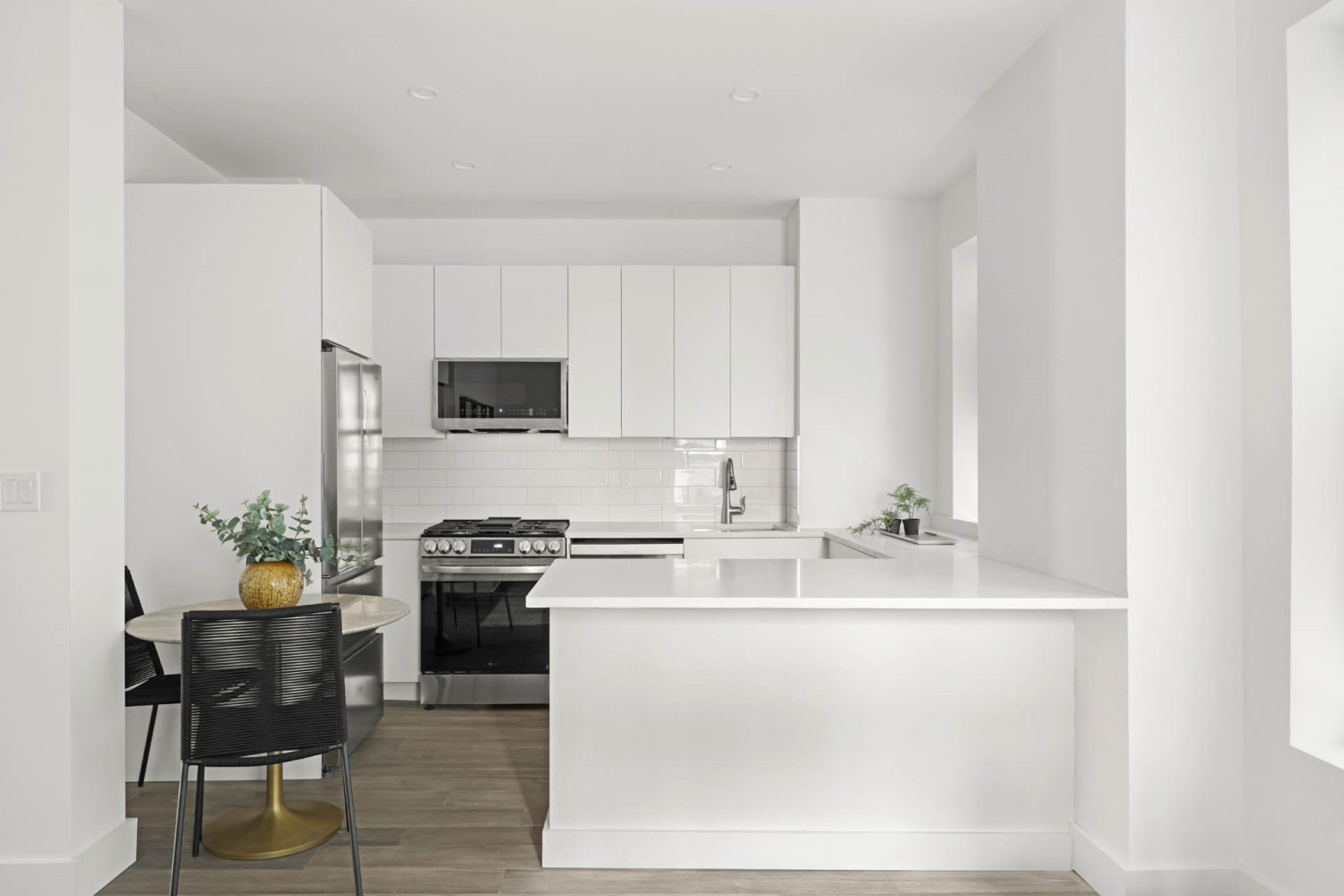 Property Photo:  411-421 Manhattan Avenue 4  NY 10026 