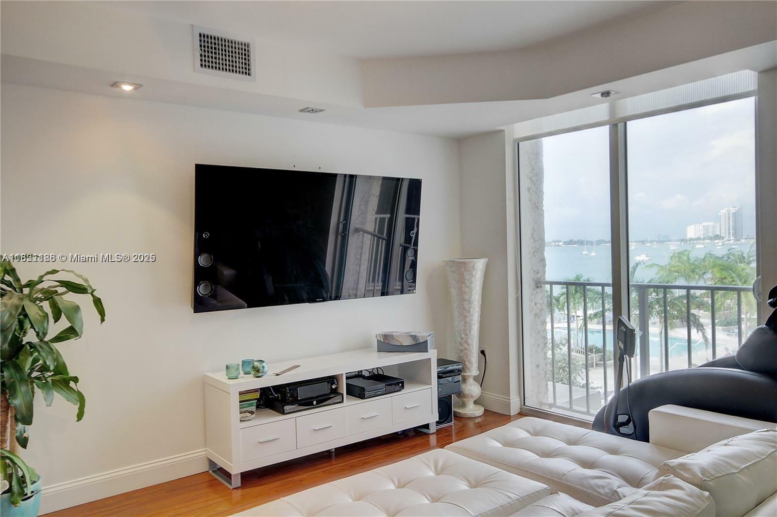 Property Photo: 800 West Ave 409 FL 33139