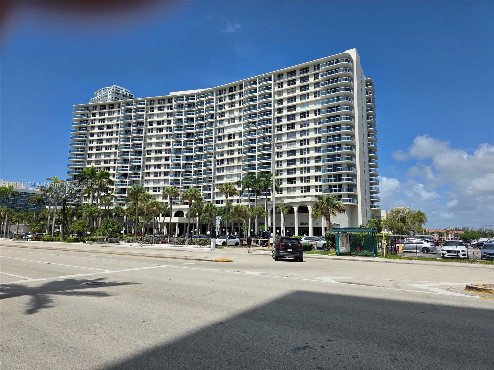 Property Photo: 3800 S Ocean Dr 425 FL 33019