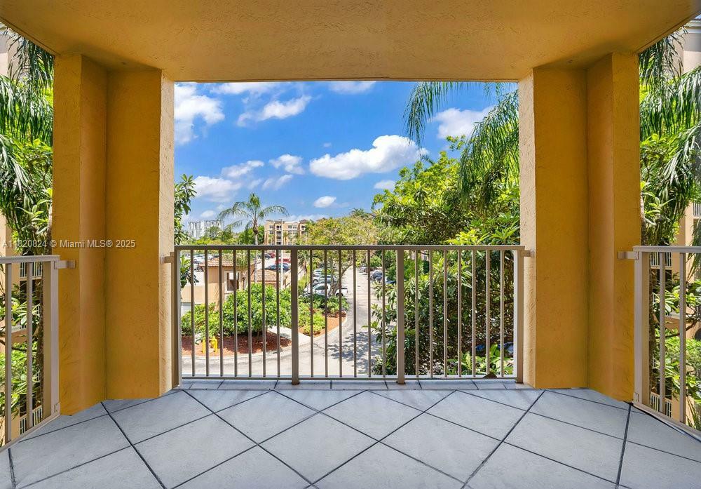 Property Photo:  19555 E Country Club Dr 8307  FL 33180 