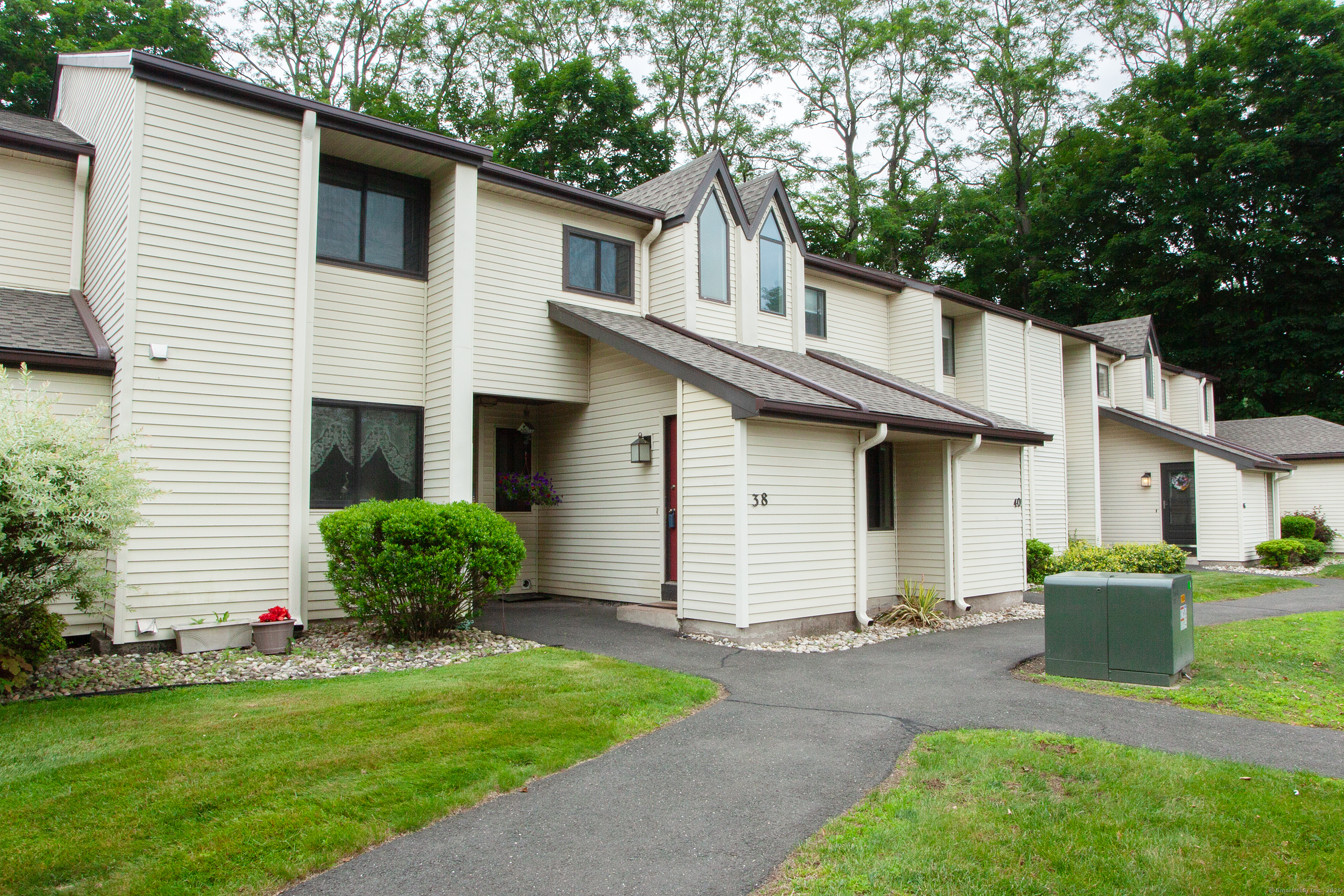 Property Photo: 38 Simsbury Landing 38 CT 06070