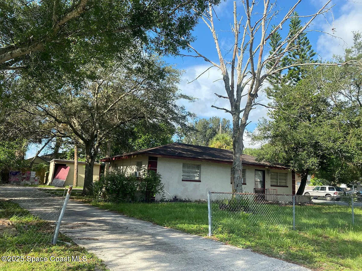 Property Photo: 5211 E 30th Avenue FL 33618