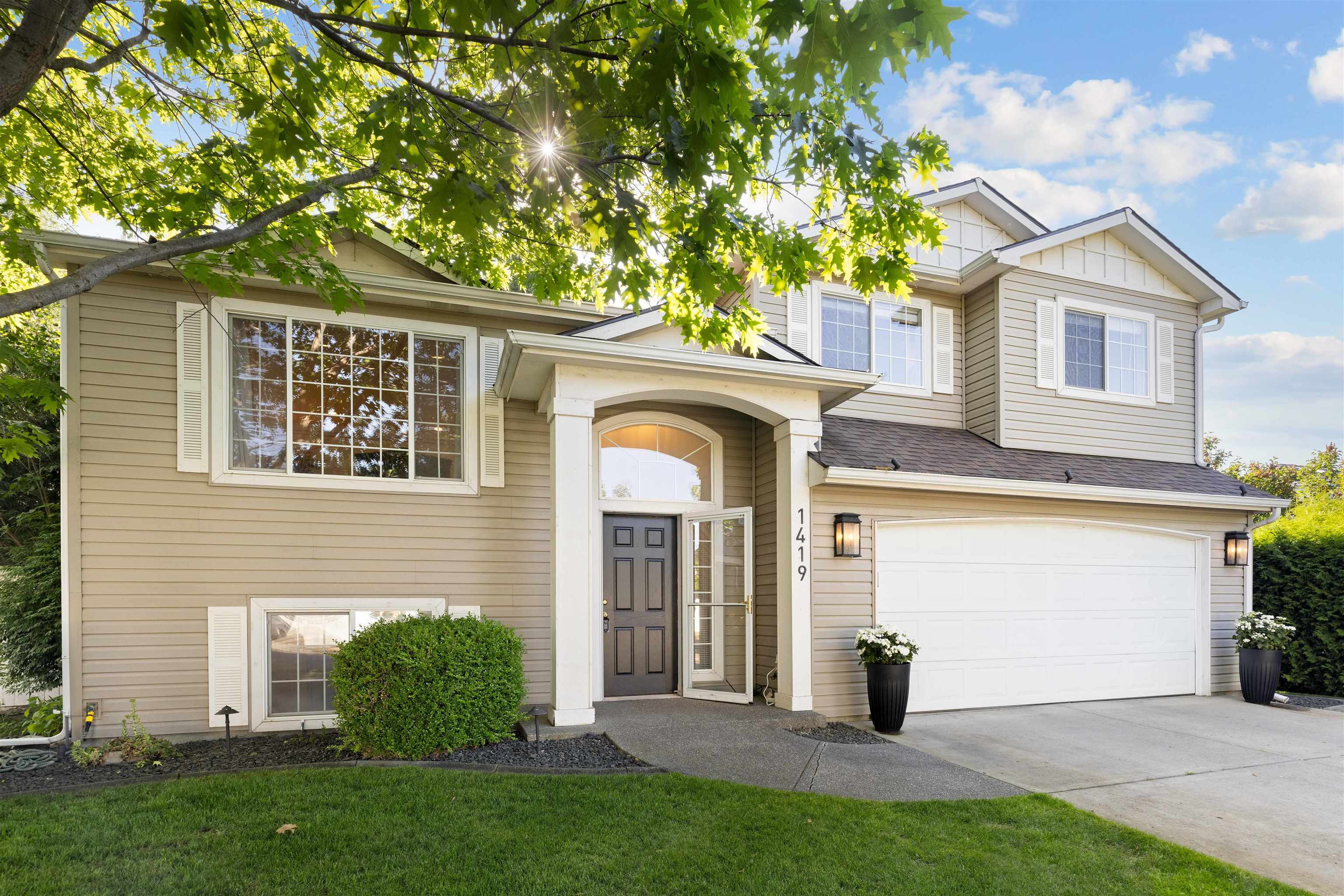 Property Photo: 1419 N Samantha Rd WA 99019