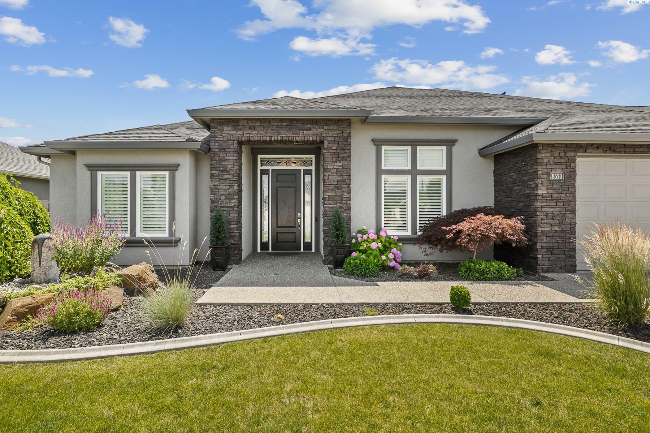 Property Photo: 8573 W 11 Th Ave WA 99338