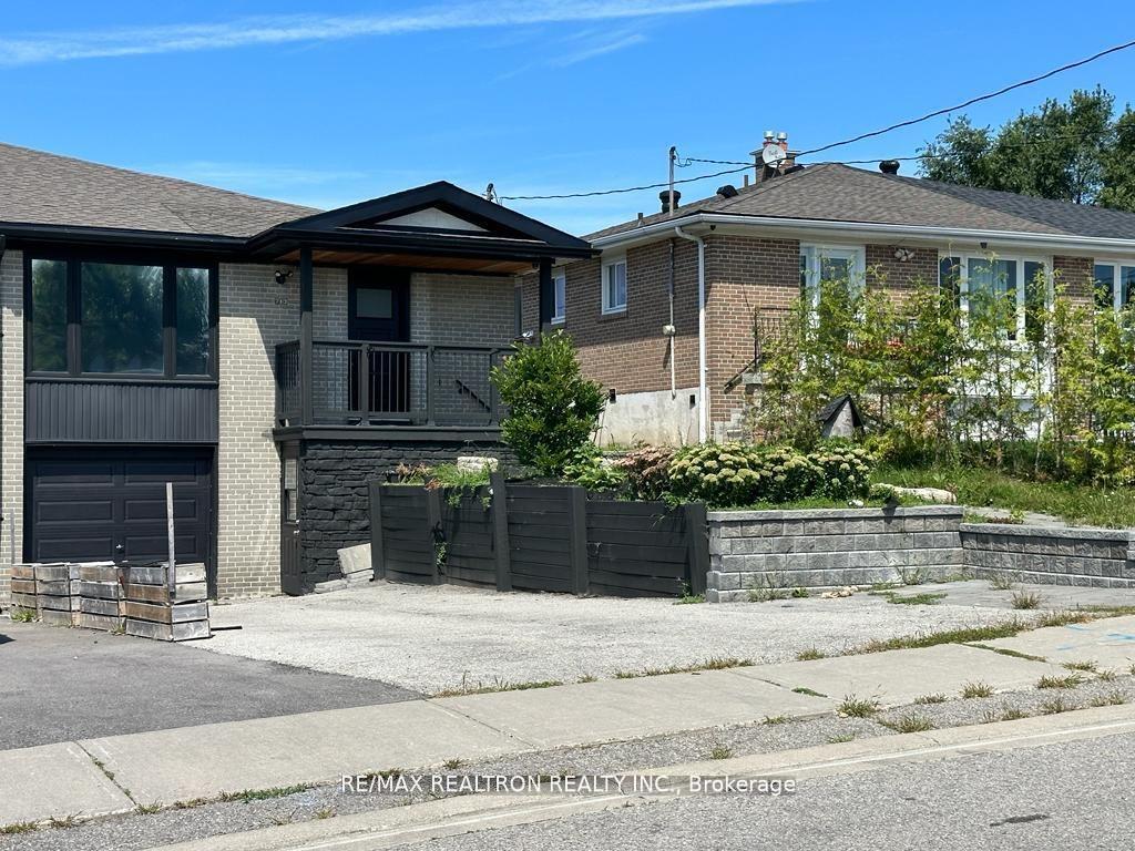 Property Photo: 713 Sunnypoint Drive ON L3Y 2Z7