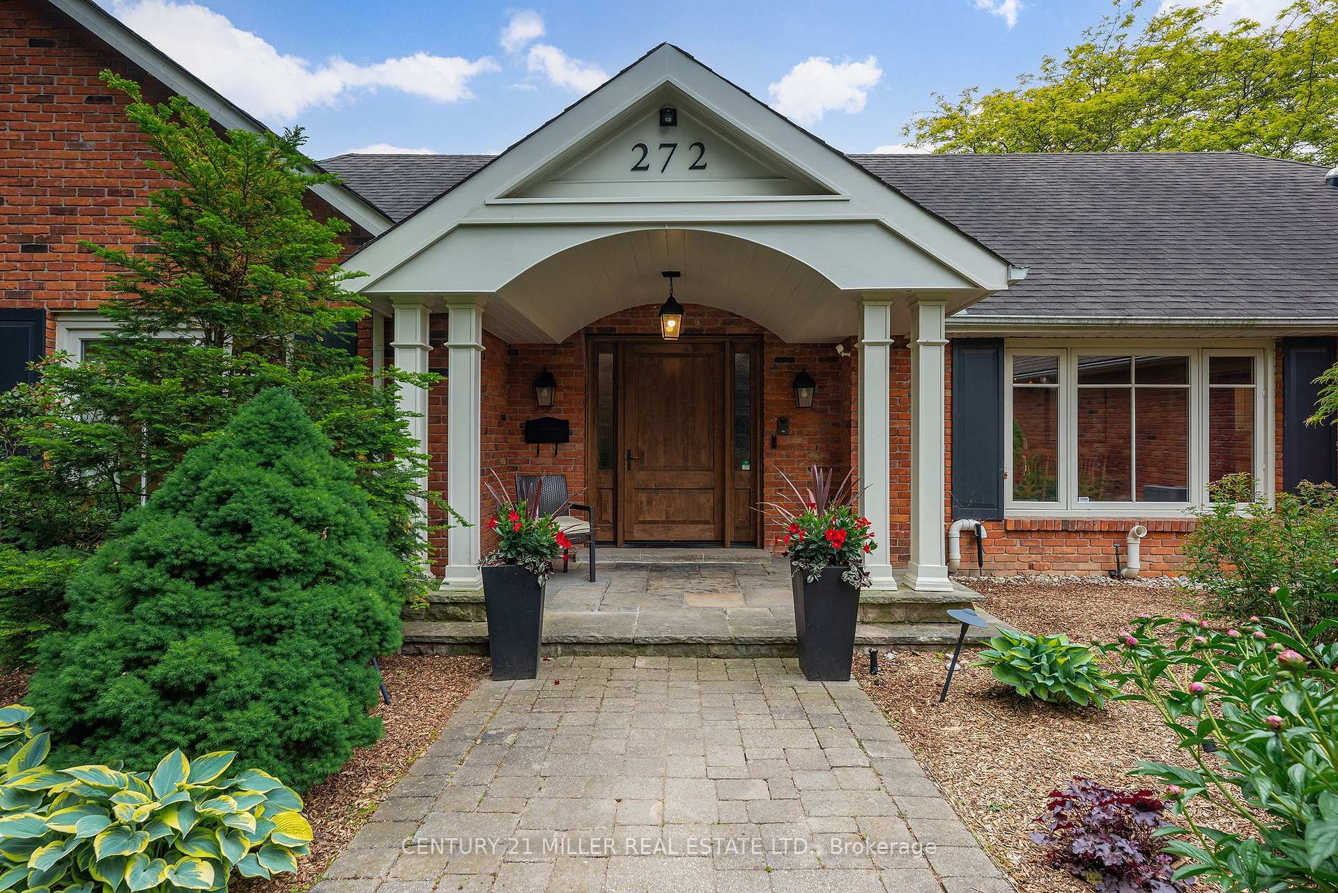 Photo de la propriété: 272 Maple Grove Drive ON L6J 4V5