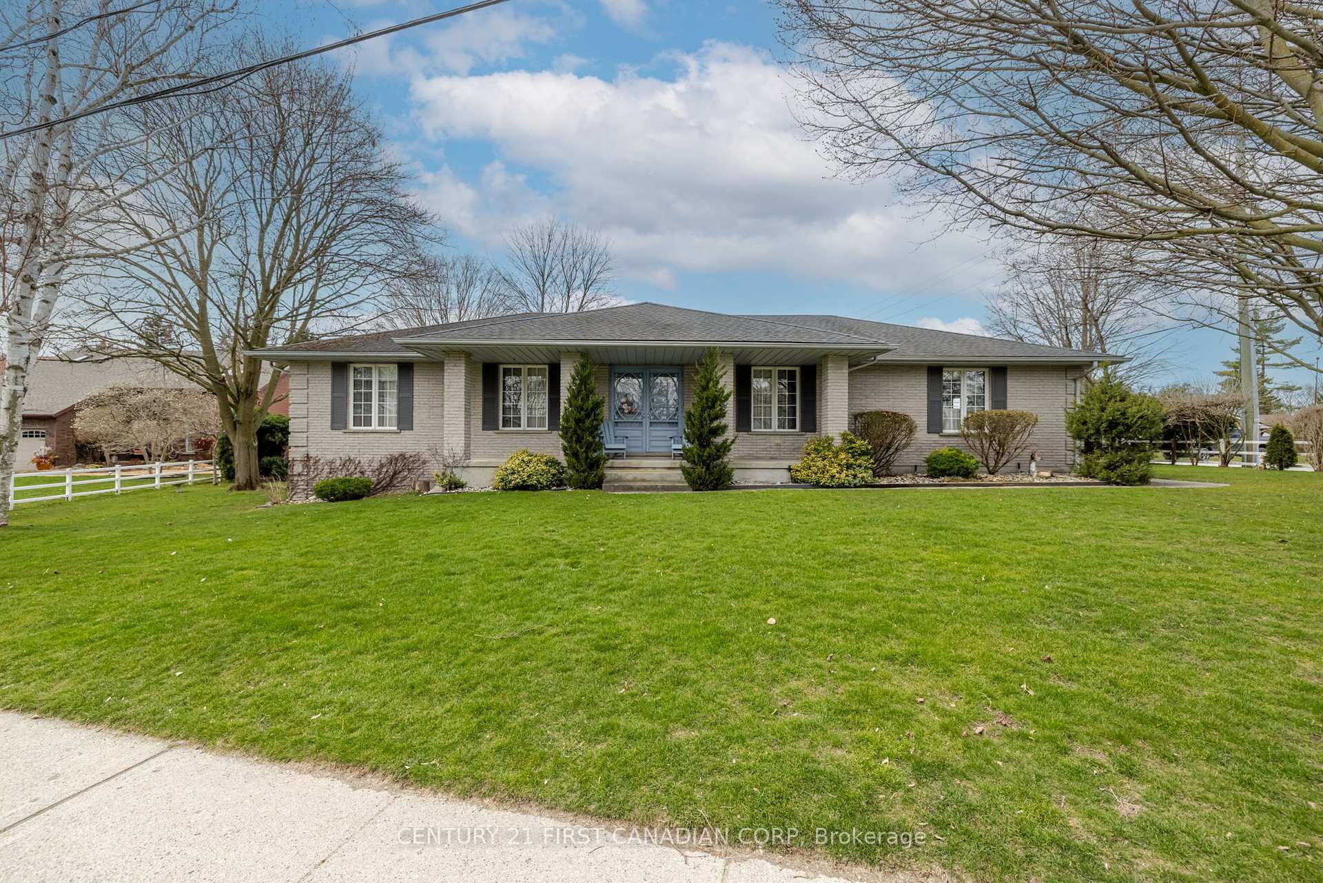 196 Hull Road  Strathroy-Caradoc ON N7G 3P2 photo
