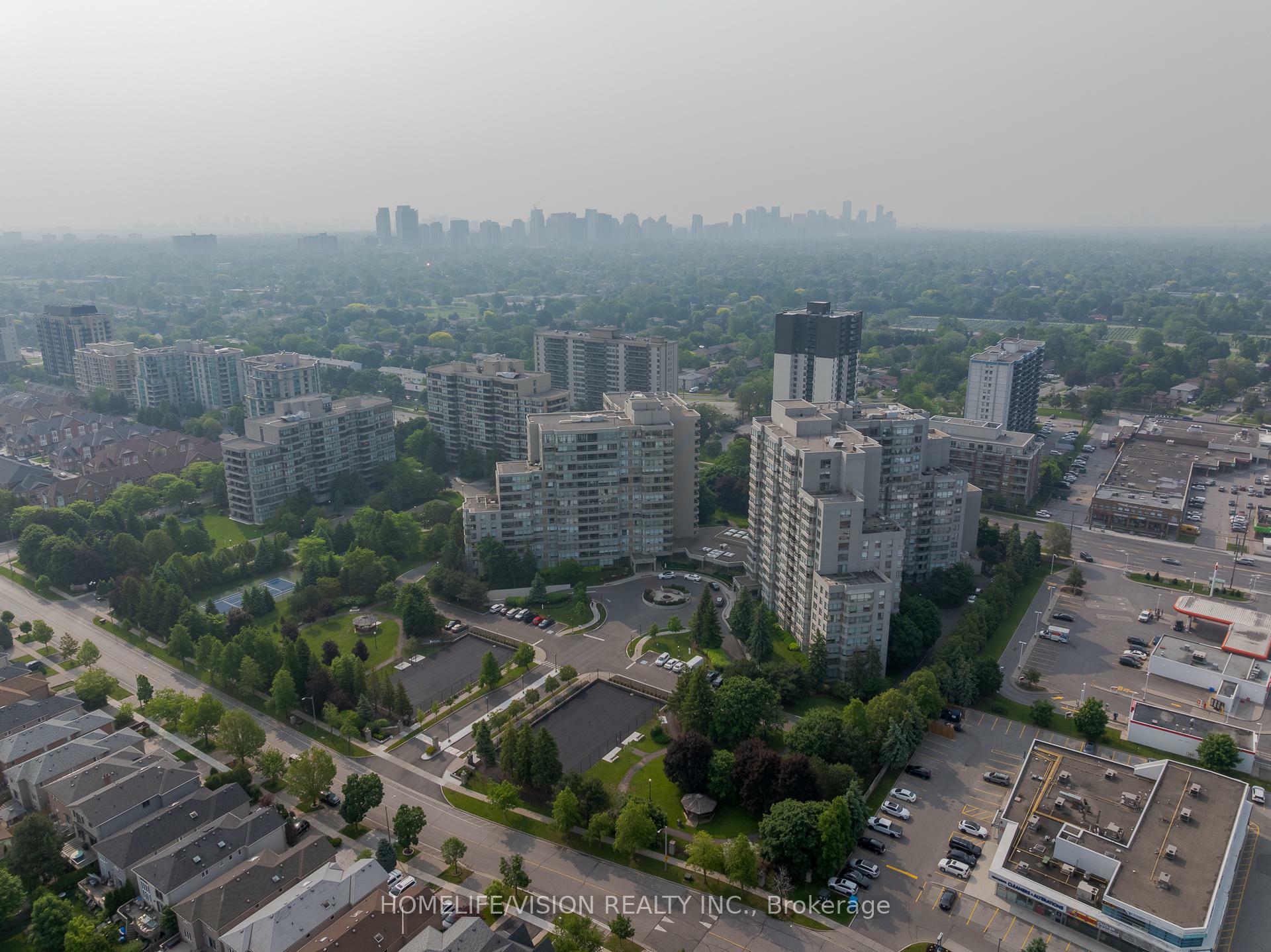 Property Photo: 7 Townsgate Drive 413 ON L4J 7Z9