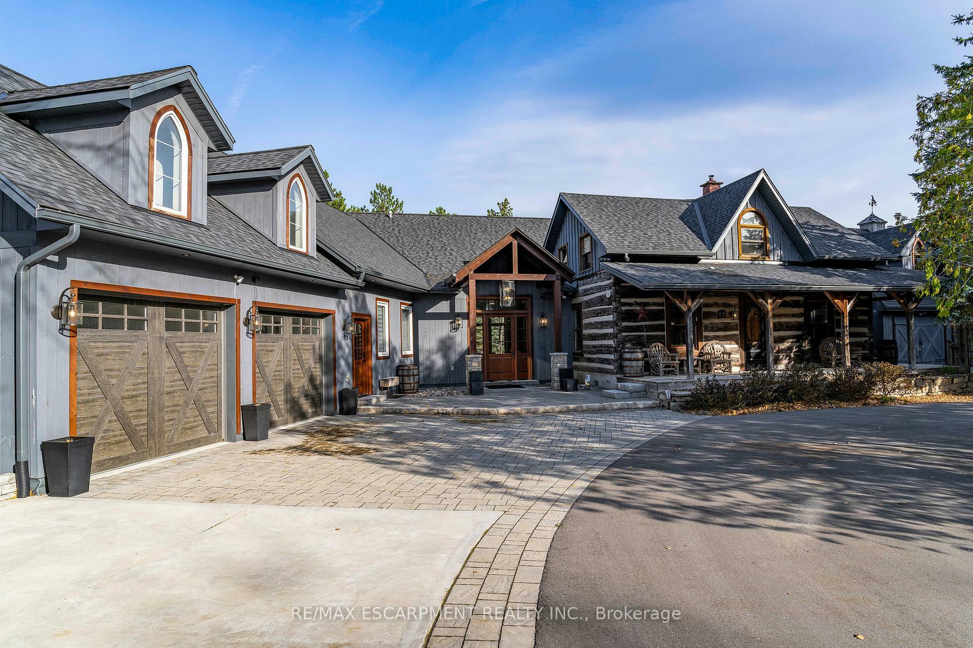 Property Photo: 4 Buckingham Boulevard ON L9Y 3Y9
