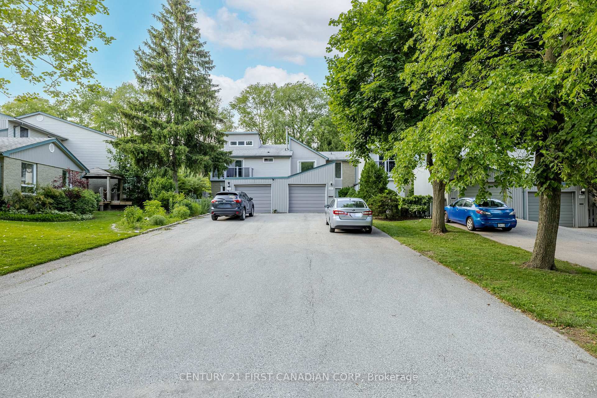 Property Photo: 657 Woodcrest Boulevard 14 ON N6K 1P8