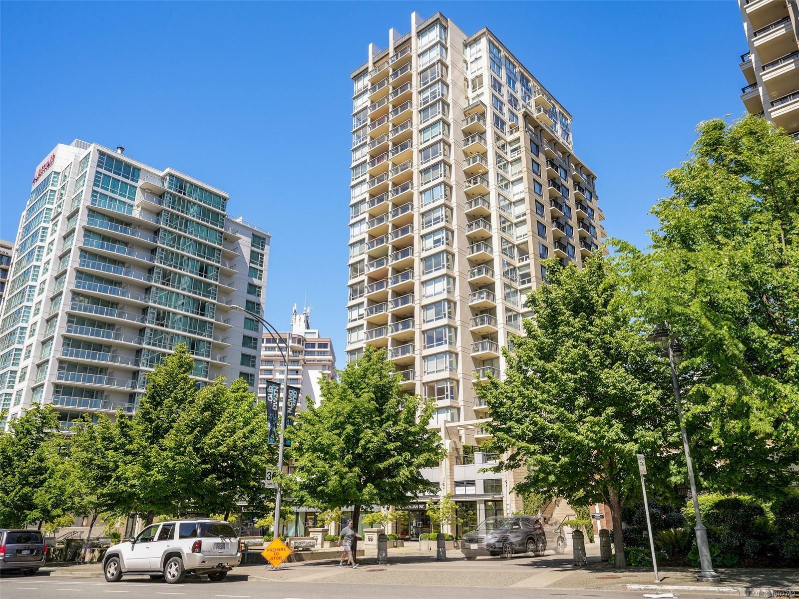 Property Photo: 751 Fairfield Rd 608 BC V8W 4A4