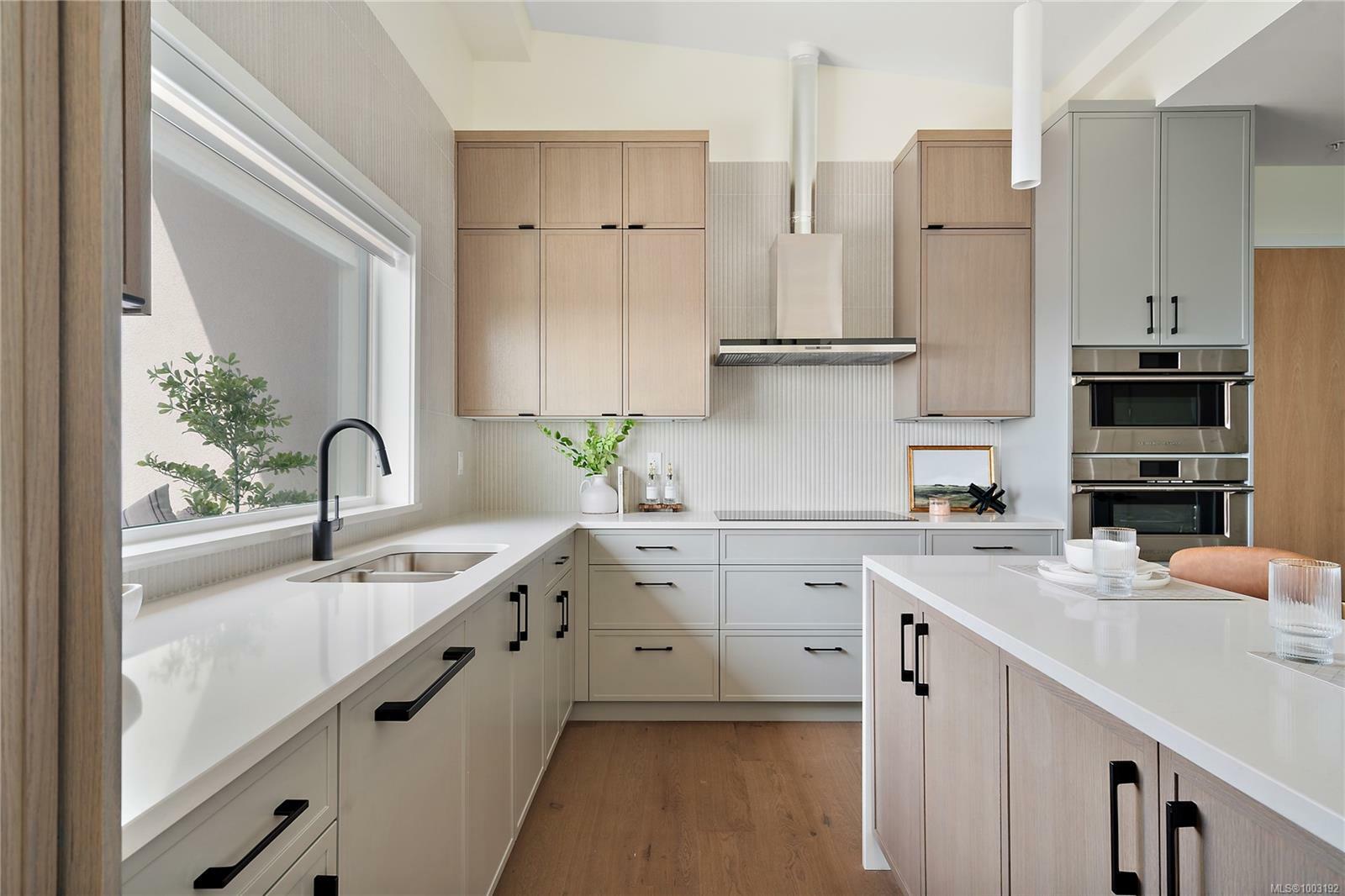 Property Photo: 1102 Esquimalt Rd Bph2 BC V9A 6A1