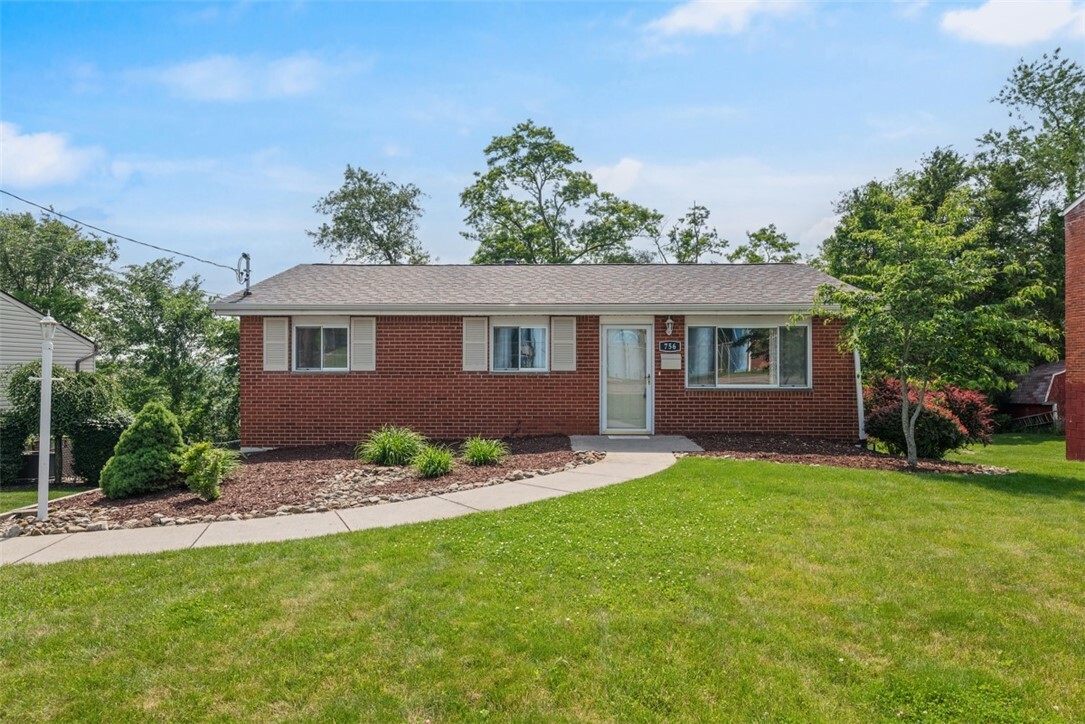 Property Photo: 756 Illini Dr PA 15146