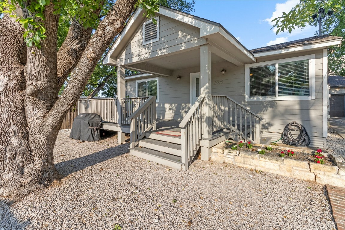 2005 Maxwell Lane A  Austin TX 78741 photo