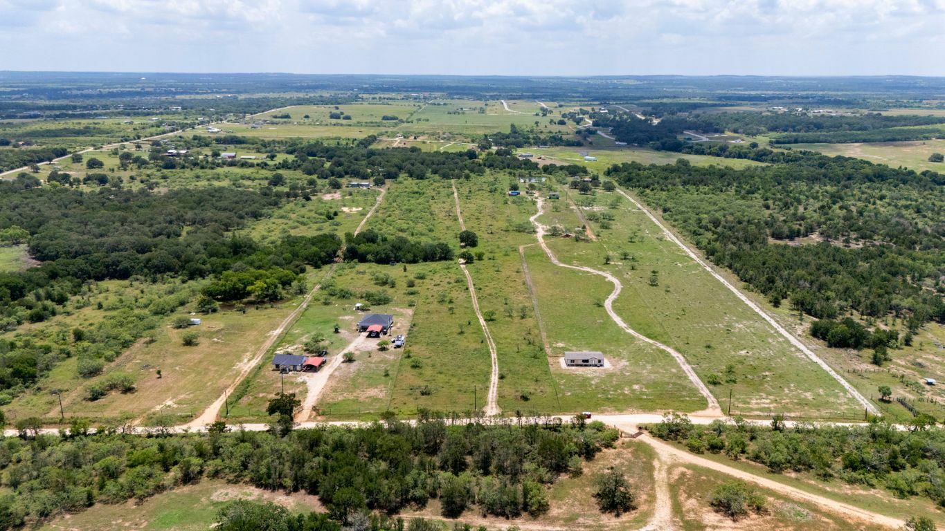 Property Photo: 401 Turnback Trail TX 78616