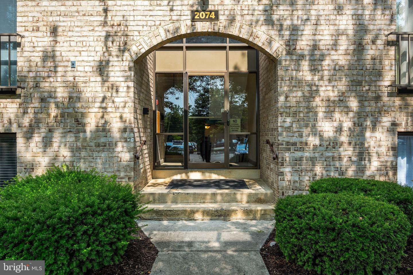 Property Photo: 2074 Royal Fern Court 1C VA 20191