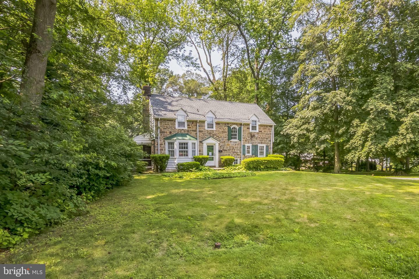 Property Photo:  214 Edgewood Drive  DE 19809 