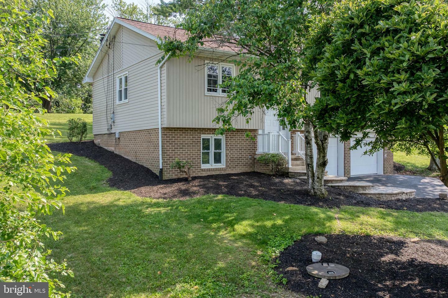 Property Photo: 180 E Locust Lane PA 17406
