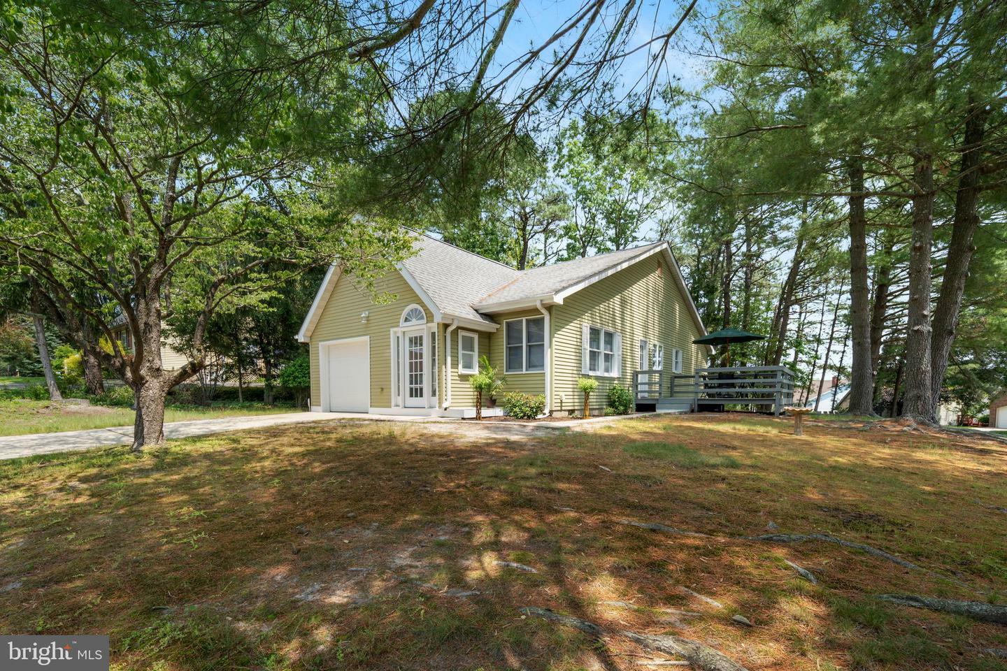 19 Cedar Avenue  Manahawkin NJ 08050 photo