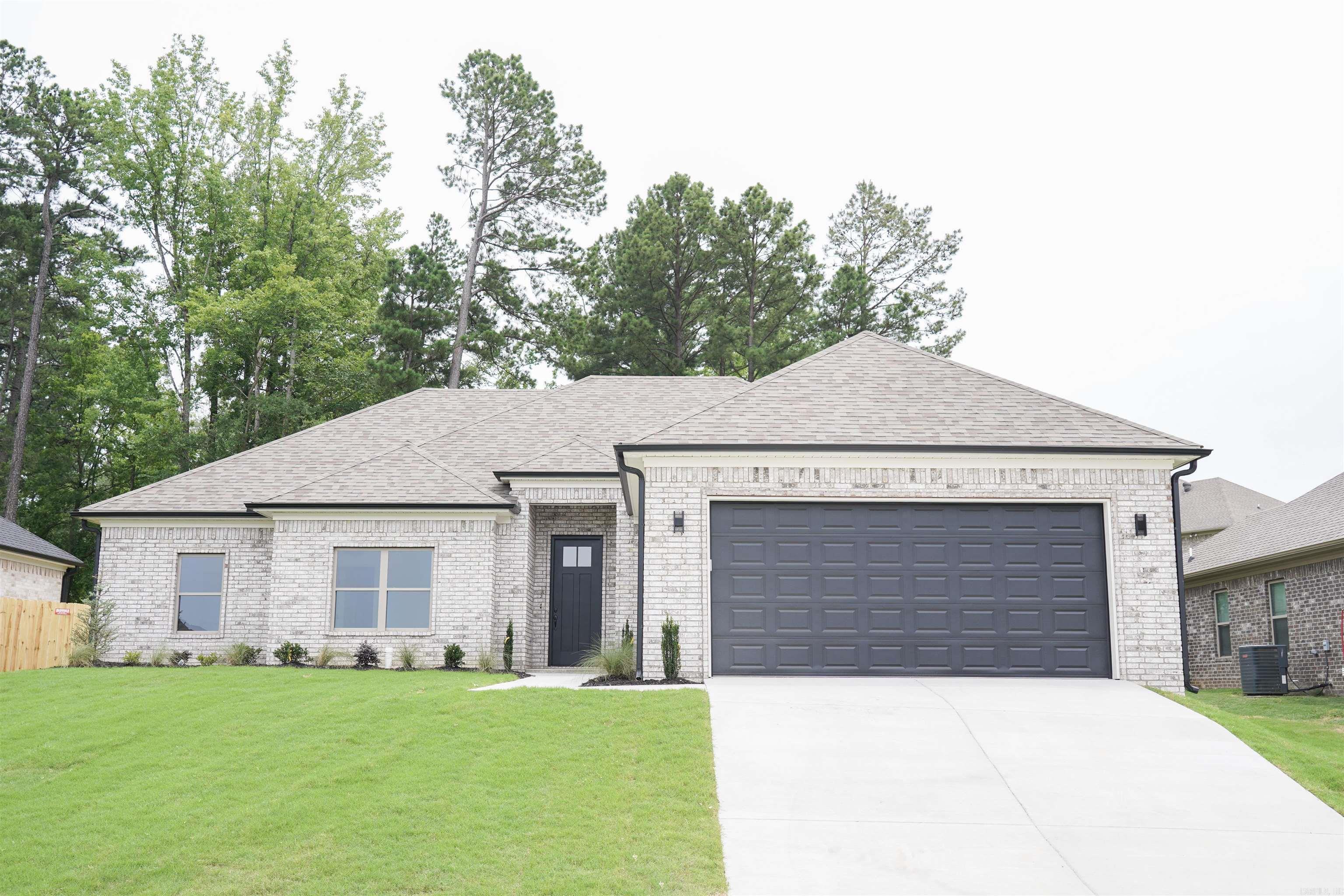 Property Photo: 4013 Springwood Circle AR 72022