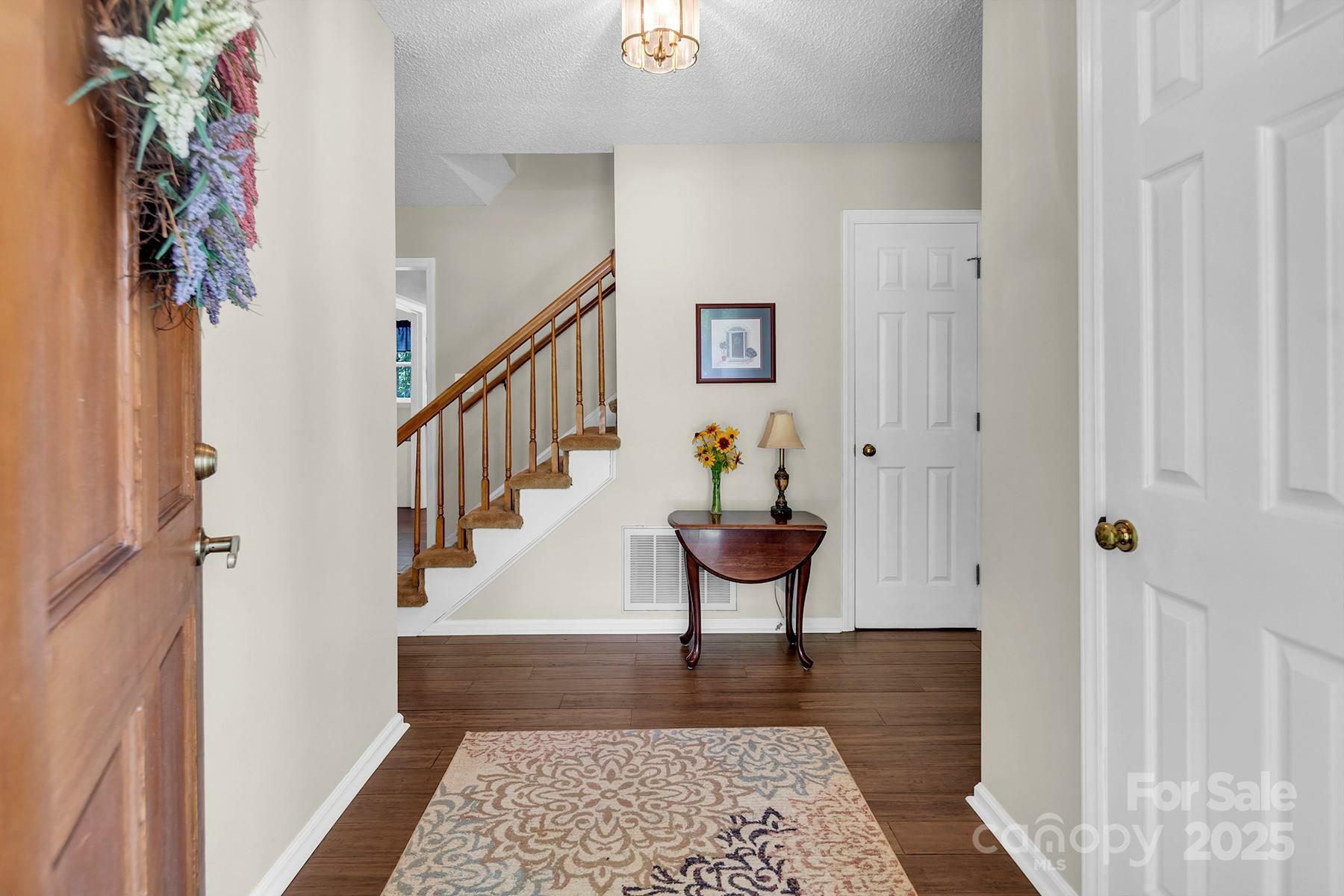 Property Photo: 9928 Raddington Lane NC 28269
