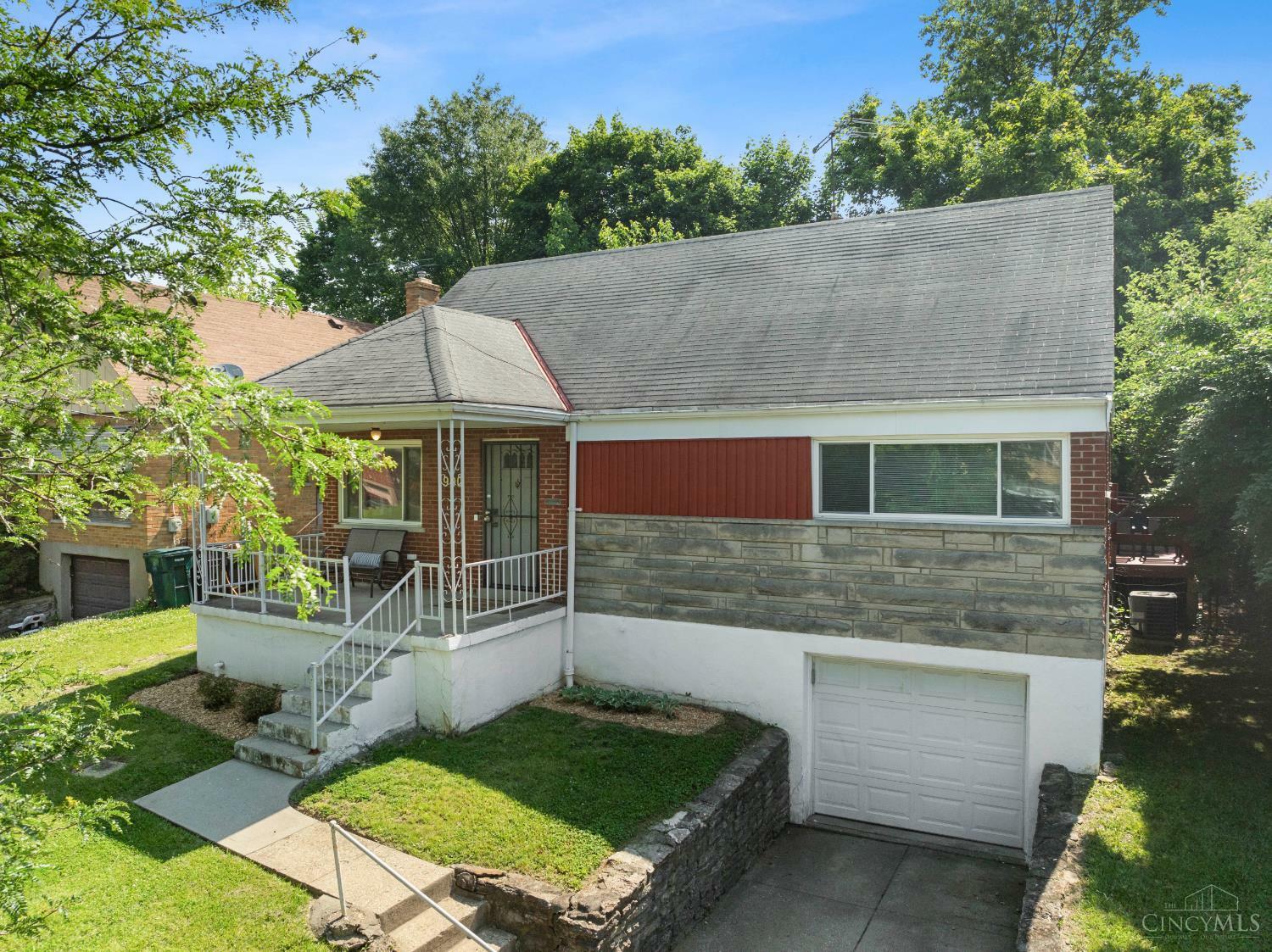 Property Photo:  990 Covedale Avenue  OH 45238 