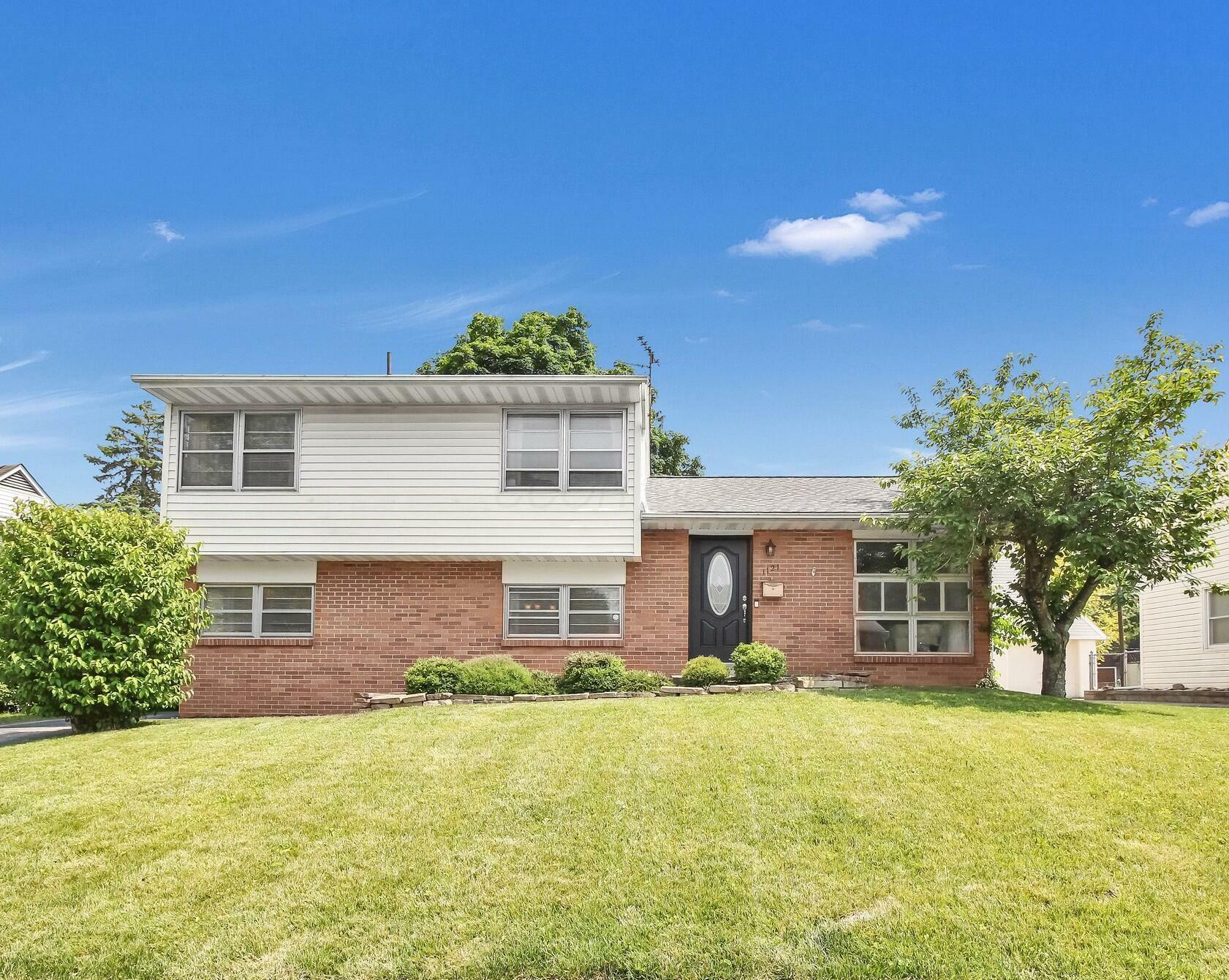 Property Photo: 1121 Afton Road OH 43221