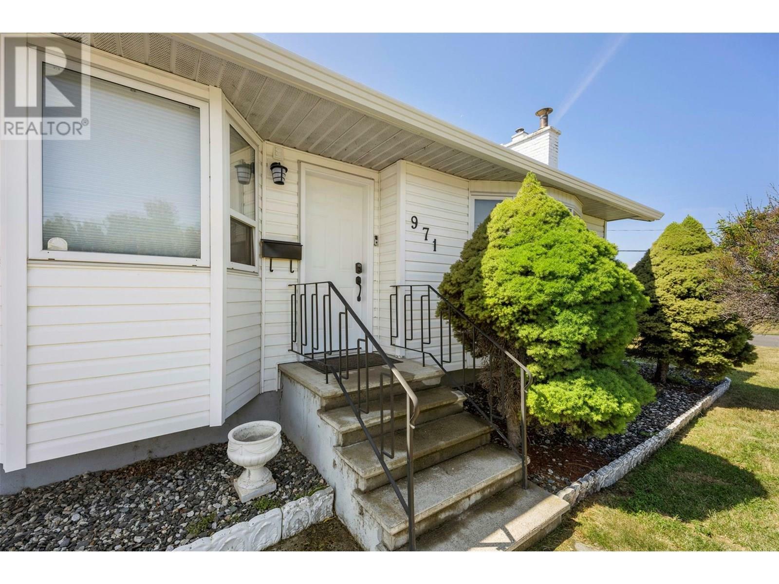 Property Photo: 971 Kirkland Place BC V2B 3Y7