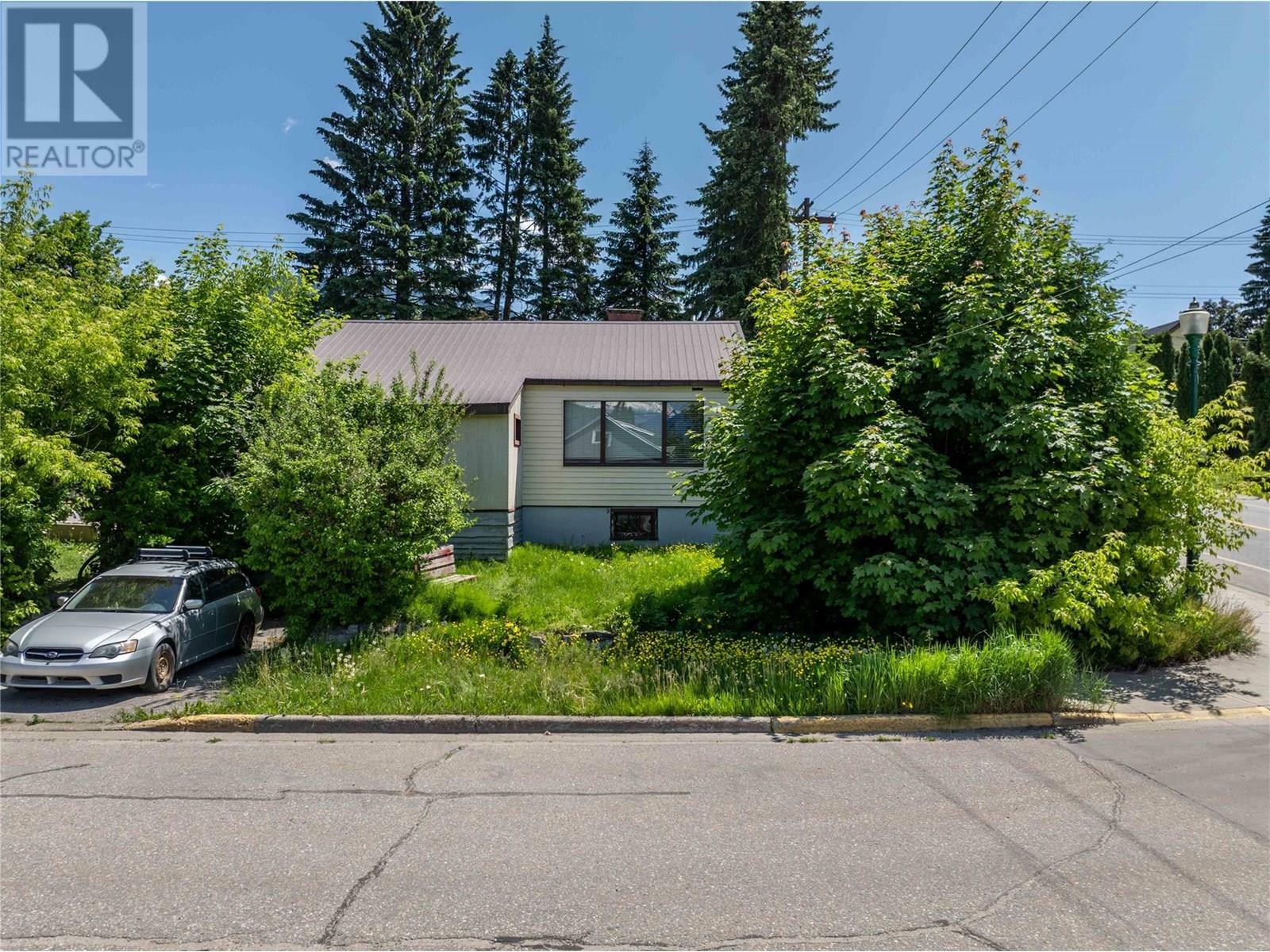 416 Connaught Avenue  Revelstoke BC V0E 2S0 photo