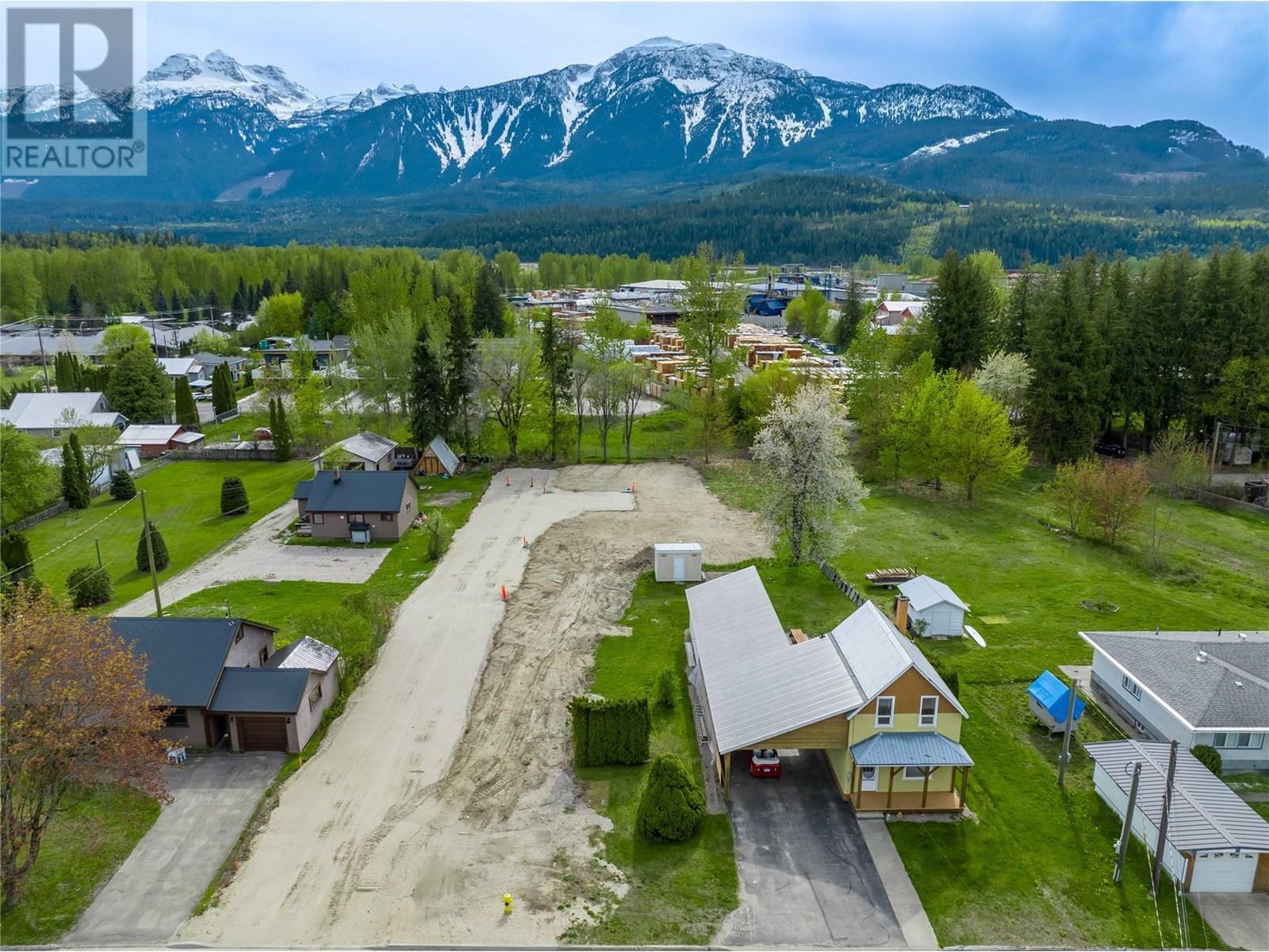 Property Photo:  2-705 Eighth Street East  BC V0E 2S0 