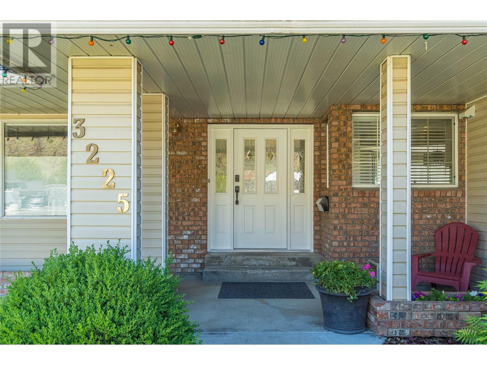 Property Photo:  3225 Hargraves Place  BC V2B 8H3 