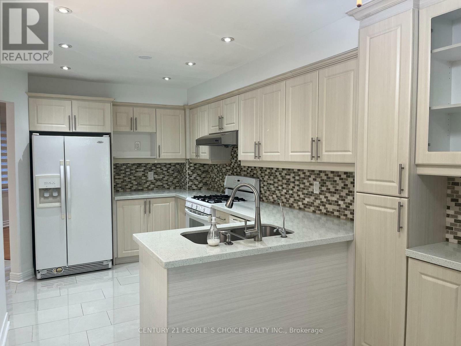 Property Photo: 3600 Colonial Drive 50 ON L5L 5P5