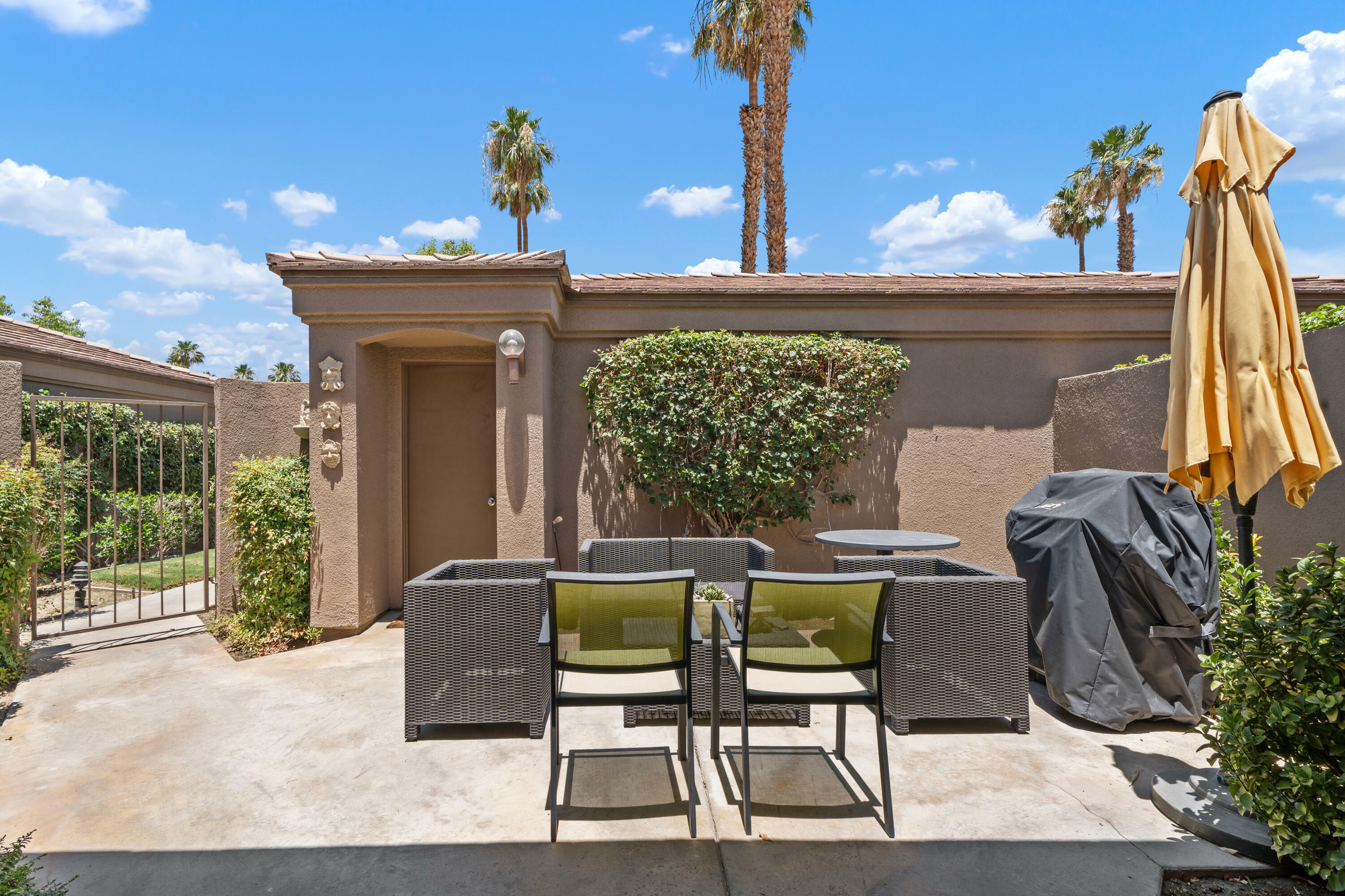 Property Photo: 76237 Impatiens Circle CA 92211