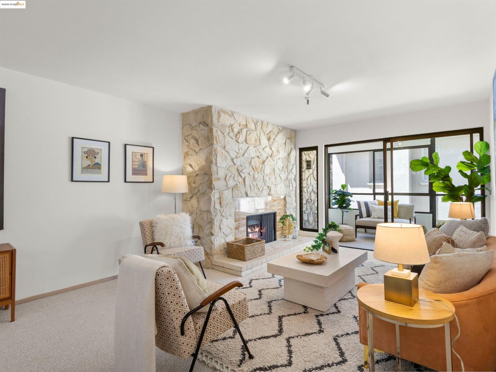 Property Photo: 1830 Lakeshore Ave 306 CA 94606