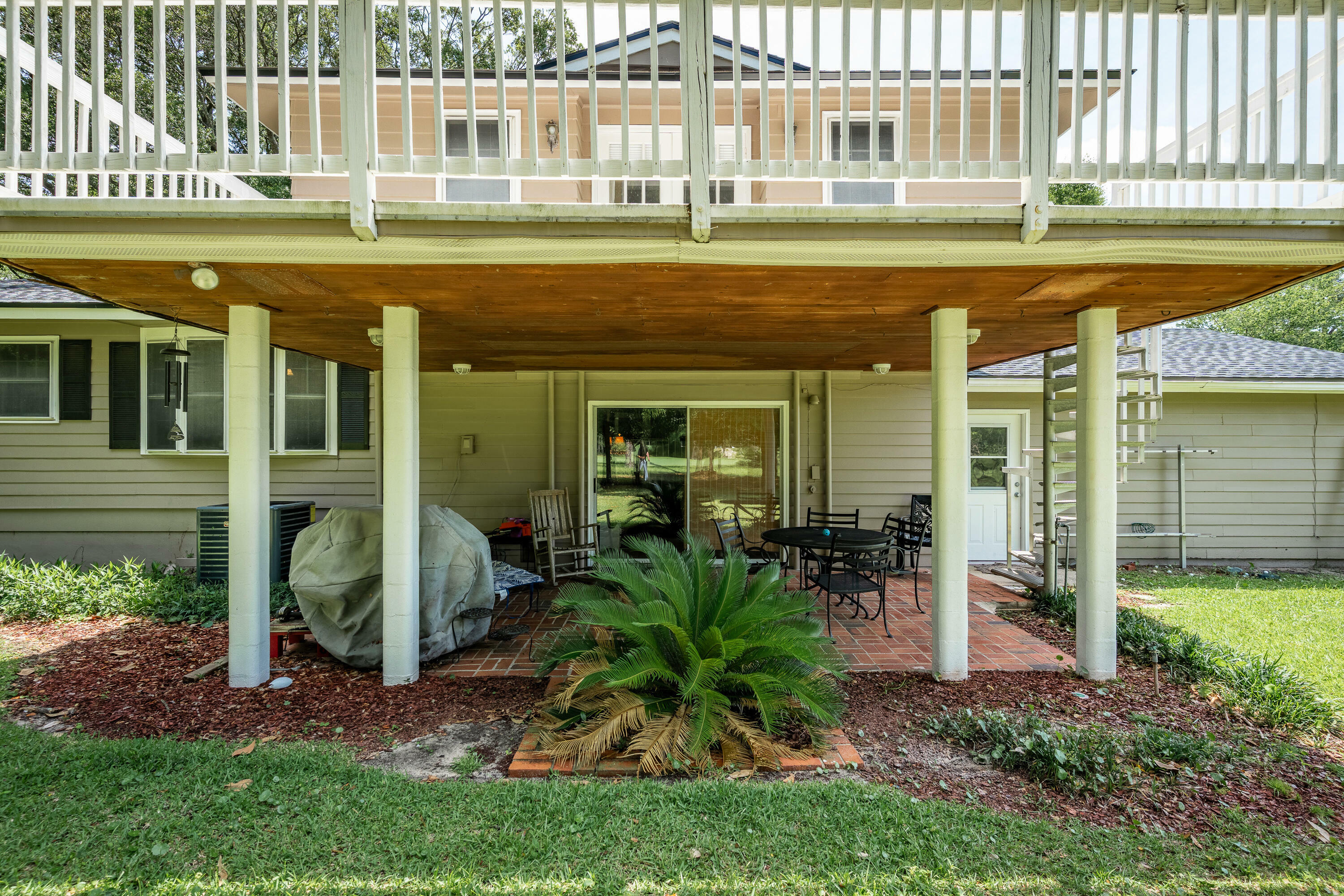 Property Photo: 631 NE Country Club Avenue FL 32547