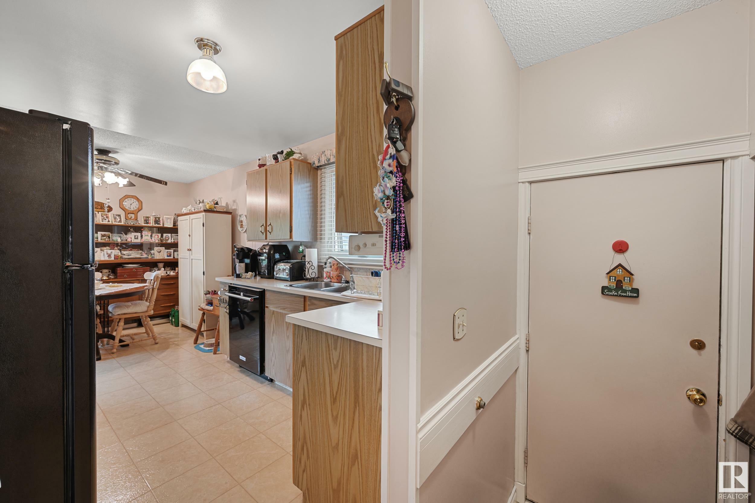 Property Photo: 9527 178A Avenue NW AB T5Z 2G8